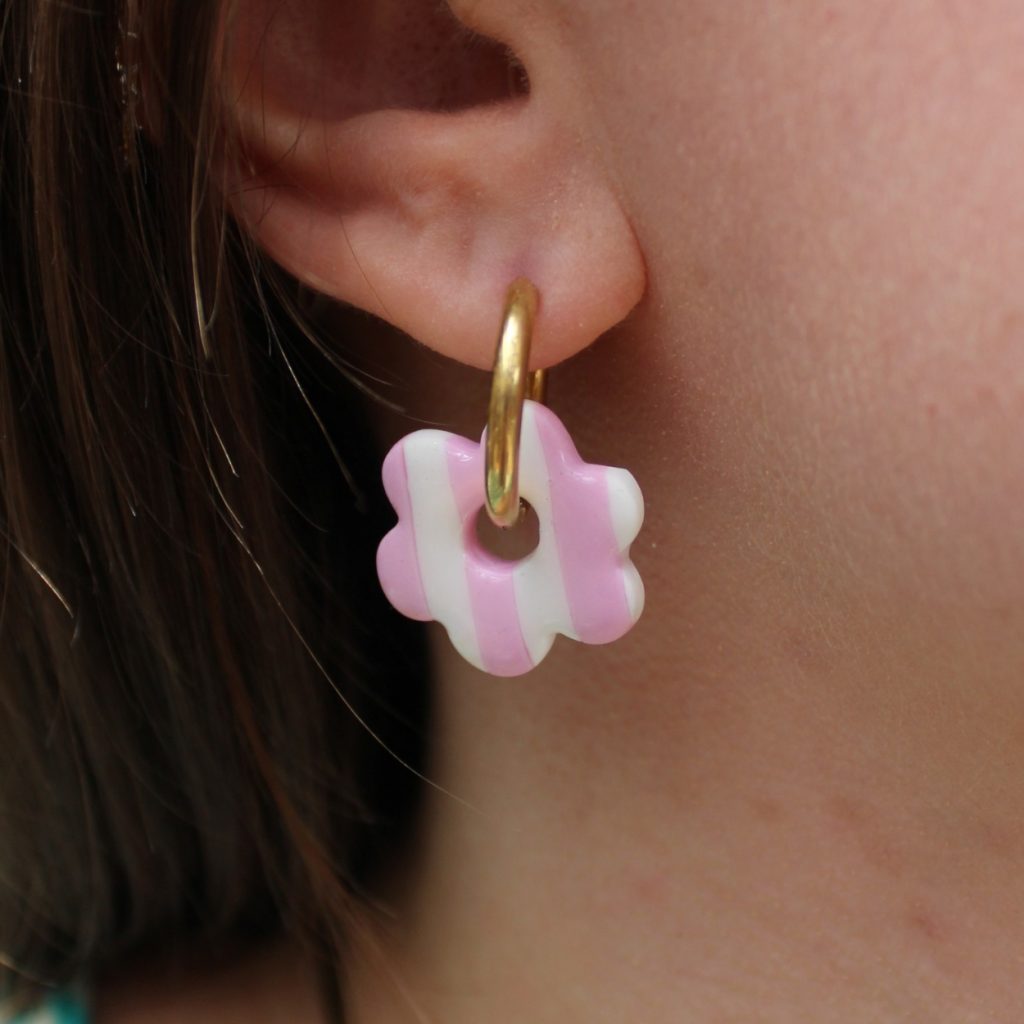 boucles roses et blanches
