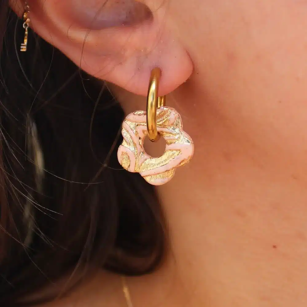 Petite fleur pêche et or