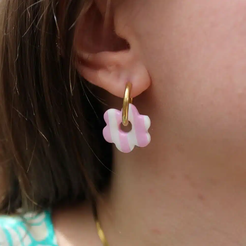 boucles roses et blanches