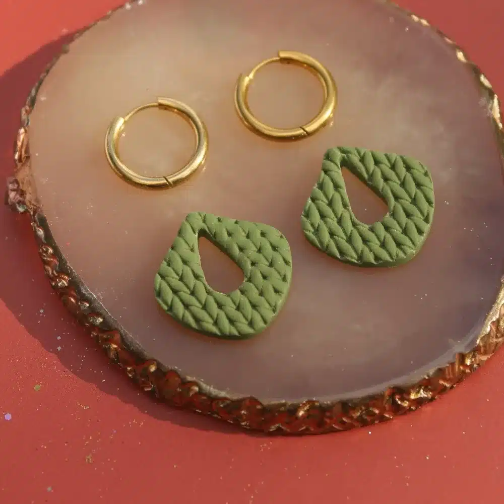 Goutte tressée vert olive