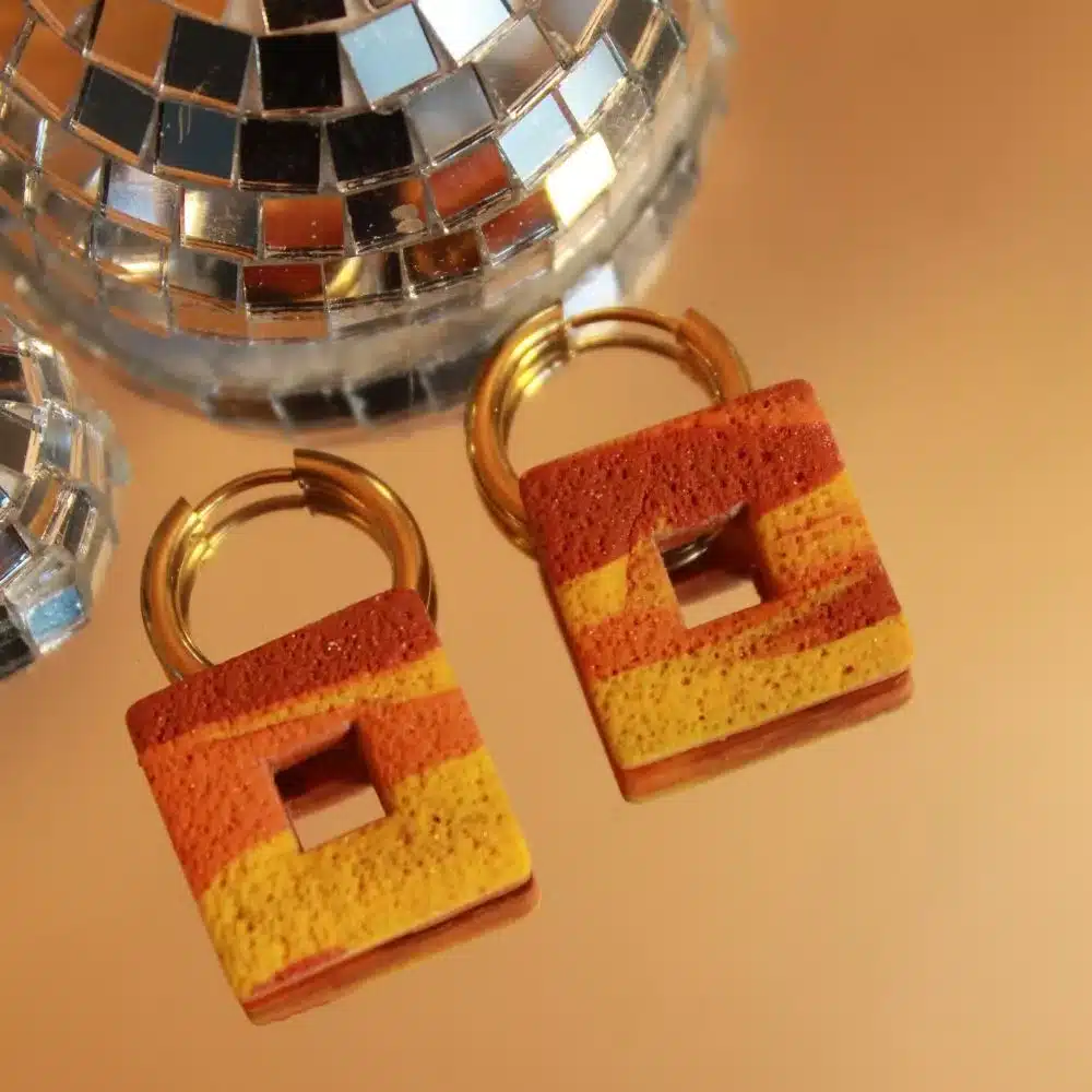 Carré texturé jaune orange marron