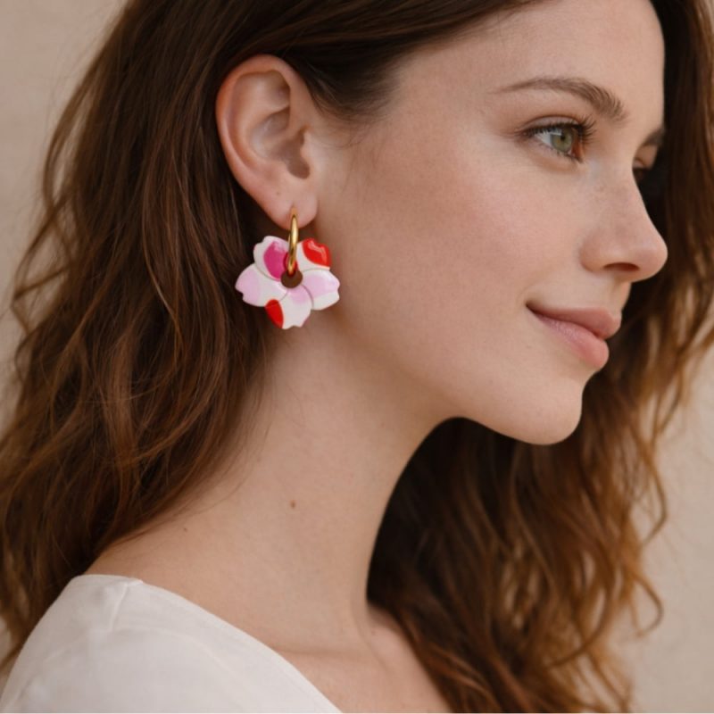 Créoles interchangeables fleur blanche colorée