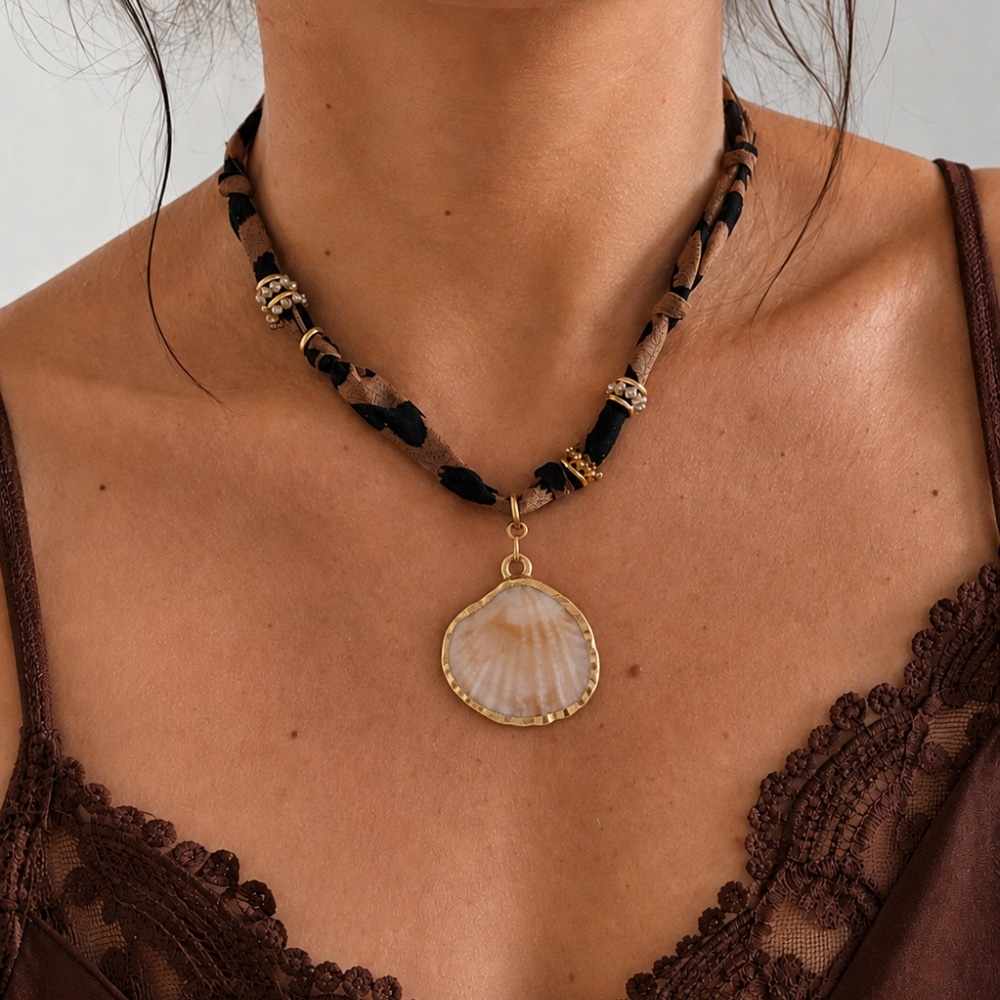 Collier foulard coquillage résine