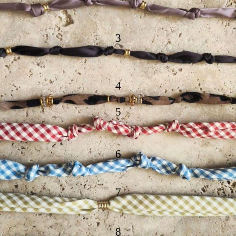 Collier foulard à breloque